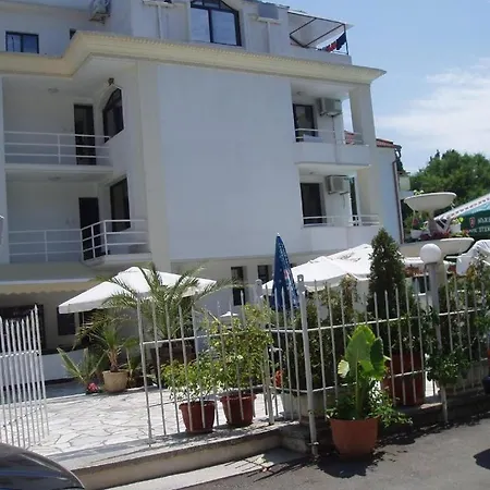 холи Apartament *